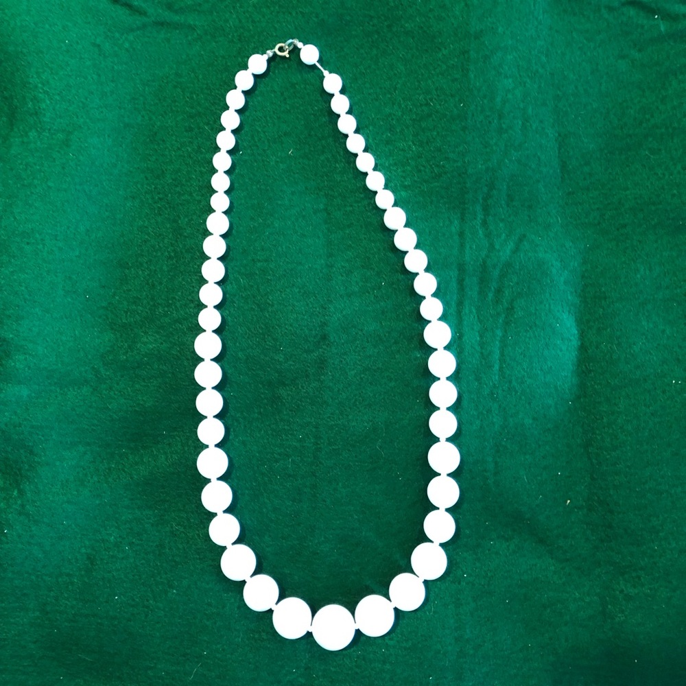 Vintage WhiteBead Necklace